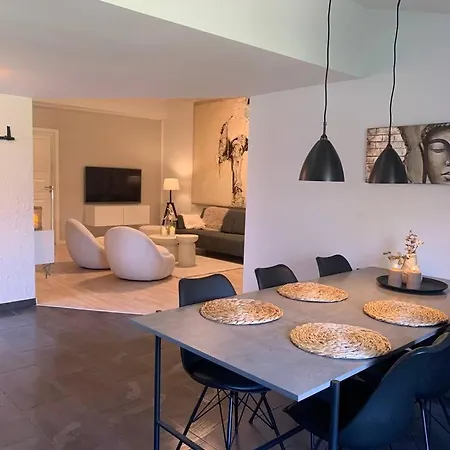 Hojt Til Loftet - Fantastisk Layout! Appartement Helsinge